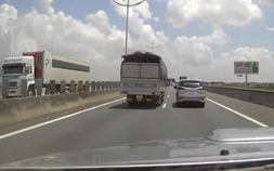 Tài xế ủng hộ cấm xe tải đi làn trái, 'dẹp nạn' dàn hàng trên cao tốc