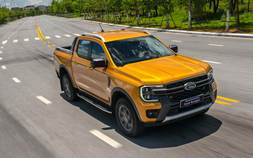 Xe bán tải giảm doanh số, Ford Ranger đòi lại ngôi đầu từ tay Mitsubishi Triton