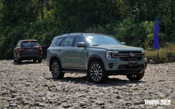 SUV 7 chỗ: Ford Everest tăng tốc, Toyota Fortuner lại bị bỏ xa