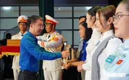 ‘Tiếp lửa’ thanh niên quân đội đam mê tuyên truyền