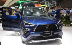 Ồ ạt giảm giá, xe Toyota nhập khẩu về Việt Nam hút khách mua