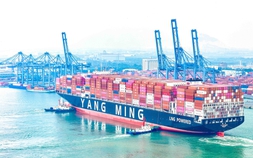 Tân Cảng - Cái Mép lần đầu tiên đón tàu 'khủng' sử dụng nhiên liệu kép