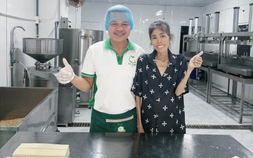 Chàng trai Huế cưới người yêu mắc ung thư máu: ‘Lỡ thương rồi, bỏ không được’