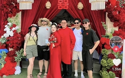 Khách Tây đi ngang đám cưới ở Cần Thơ, được mời vào còn bỏ phong bì mừng cưới
