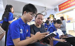 'Mùa hè số' - thanh niên giúp người dân trở thành công dân số