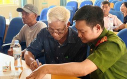 Cụ ông đạp xe gần 800 km lấy mẫu ADN tìm 2 anh trai là liệt sĩ
