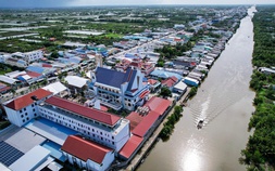 Quốc lộ 1 hạn chế lưu thông: Khách hành hương đến Tắc Sậy có thể đi đường sông