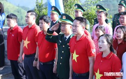 Lan tỏa tình yêu nước tại Cột cờ Lũng Cú