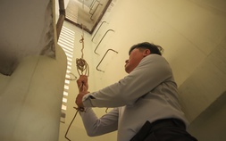 Người giữ nghề kéo chuông nhà thờ bằng tay hơn 1 thập kỷ ở TP.HCM