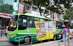 TP.HCM muốn ‘tái sinh’ quảng cáo trên thân xe buýt