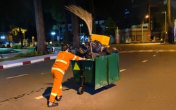 Chiến binh áo cam giữ sạch phố phường