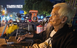 Cụ ông 91 tuổi vẫn bơm xe bên đường: 'Tôi chỉ sợ một mai mình nhắm mắt…'