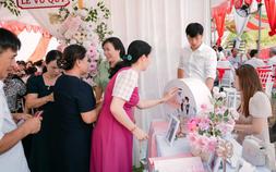 Đám cưới không gửi thiệp mời, trưởng thôn phát loa là cả xóm đến