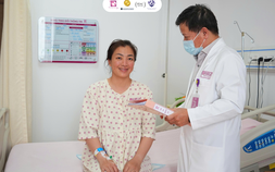 Nhiều năm chịu đựng rong huyết đau bụng kinh, người phụ nữ sang Việt Nam điều trị