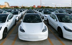 Giảm giá 'ác liệt', Tesla khiến ô tô điện Trung Quốc 'chao đảo'
