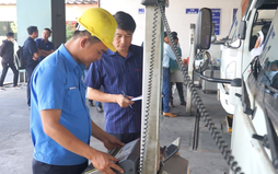 80 trung tâm đăng kiểm ùn tắc, bổ sung gấp 52 đăng kiểm viên