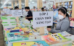 Không lấy sách giáo khoa làm căn cứ, gây khó khăn cho học sinh khi chuyển trường