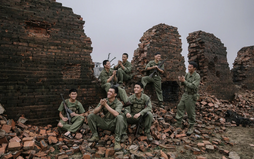 Đạo diễn nói gì khi 'Mưa đỏ' lên sóng VTV giờ vàng cuối tuần?