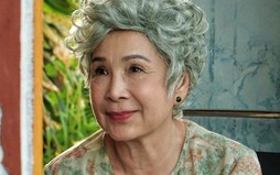 NSND Kim Xuân nói về hình ảnh cúi gục đầu ở sự kiện gây hoang mang