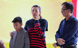 Diễn viên Thanh Hương khóc nghẹn trên truyền hình