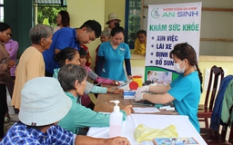Khám, phát thuốc miễn phí cho người nghèo tại Ninh Hòa