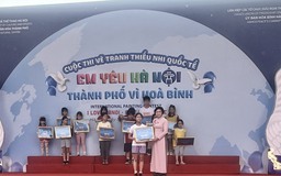 Hơn 300 thiếu nhi Việt Nam và quốc tế thi vẽ tranh vì hòa bình