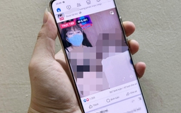 Livestream 'cảnh nóng' tràn lan trên Facebook