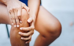 Khi nào đau nhức chân là do thiếu protein?