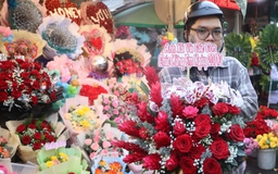 Ngày Phụ nữ Việt Nam: Có những bó hoa 'xịn sò' trị giá vài triệu đồng