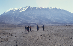 Trekking chinh phục đỉnh Kilimanjaro - 'Nóc nhà' châu Phi