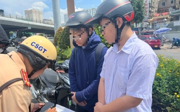 TP.HCM: Học sinh chưa có giấy phép lái xe, vẫn lái xe máy đi học