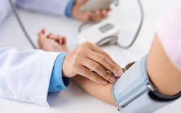 Các yếu tố kỳ lạ khiến huyết áp tăng giả tạo khi đo