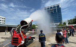 Trải nghiệm đu dây thoát hiểm, xem ‘siêu’ robot chữa cháy ở Đà Nẵng