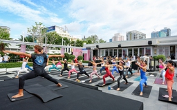 California Fitness chi khủng cho lớp tập ngoài trời, chiêu mộ HLV quốc tế giảng dạy