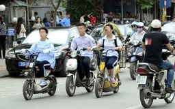 Nam Định: Từ 1.11, nghiêm cấm học sinh điều khiển xe máy điện đến trường