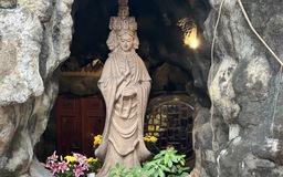 Chiêm bái tượng Quán Thế Âm thập nhất diện ở ngôi chùa hơn 100 năm tuổi