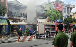 TP.HCM: Cháy nhà ở Q.Tân Phú, nhiều người tháo chạy thoát thân