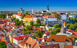 Bạn nên dành thời gian dừng chân tại phố cổ Tallinn khi tới Estonia