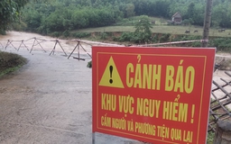 Quảng Ngãi: Nhiều nơi ở huyện miền núi bị sạt lở nghiêm trọng
