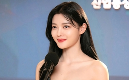 Sắc vóc quyến rũ của 'em gái quốc dân' Kim Yoo Jung ở tuổi 24