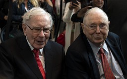 Tỉ phú Warren Buffett mất ‘cánh tay phải’ Charlie Munger