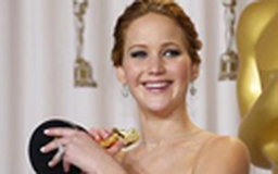 Trang phục của Jennifer Lawrence được đấu giá ngay sau giải Oscar