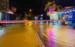 Đà Nẵng: Đường Mẹ Suốt lại ngập sâu, người dân chạy lụt trong đêm