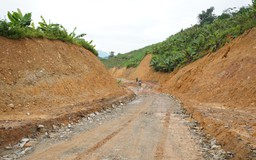 Dỡ nhà, cắt ruộng mở đường giao thông nông thôn mới ở vùng cao Lào Cai