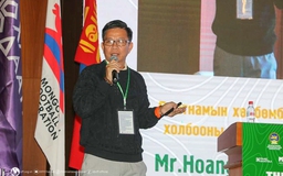 HLV Hoàng Anh Tuấn chia sẻ kinh nghiệm đào tạo bóng đá tại Hội nghị thượng đỉnh