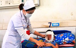 Quảng Nam: Bé trai 4 tuổi bỏng toàn mặt do nổ bóng bay