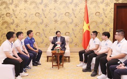 Thủ tướng gặp 5 sinh viên Việt chế tạo bê tông xanh đạt giải tại COP28