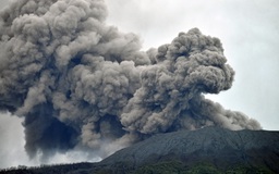 Núi lửa phun trào làm nhiều người thiệt mạng ở Indonesia