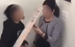 Học sinh bao vây, ném dép vào cô giáo: Người trẻ lo lắng về nghiệp sư phạm