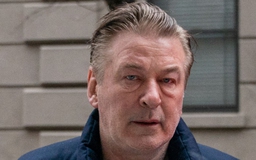 Diễn viên Alec Baldwin bị buộc tội ngộ sát